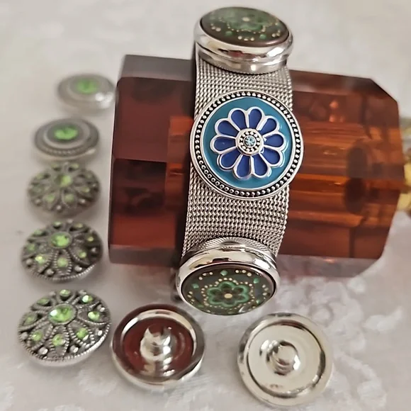 Snap Charms Bracelet. - Picture 1 of 13